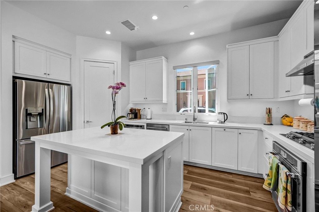 Image 8 of property listing at 151 Winnett, Irvine, CA 92602