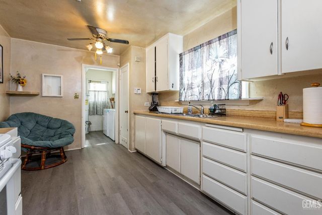 1100 Glade Street, Bakersfield, CA 93308