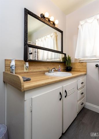 1100 Glade Street, Bakersfield, CA 93308