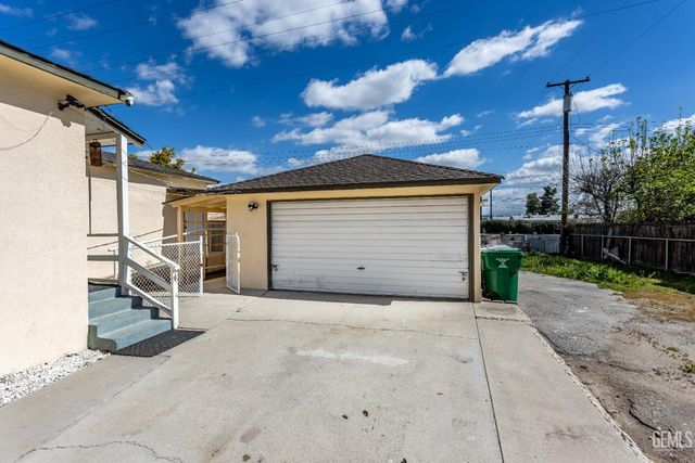 1100 Glade Street, Bakersfield, CA 93308