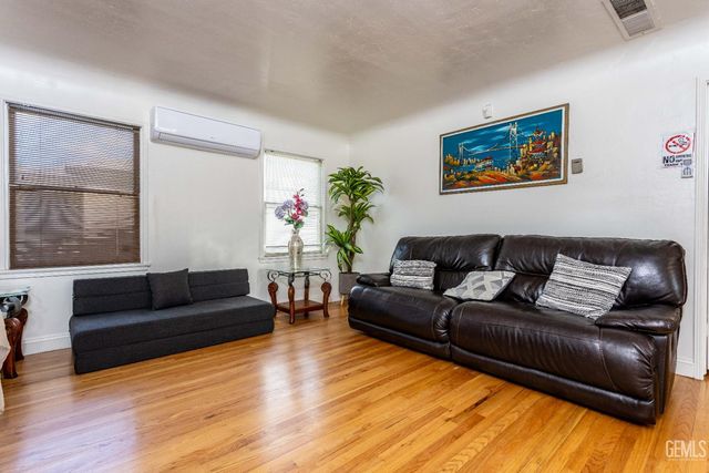 1100 Glade Street, Bakersfield, CA 93308