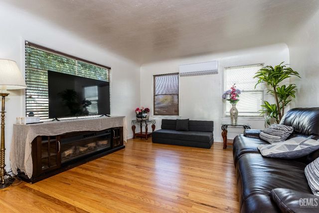 1100 Glade Street, Bakersfield, CA 93308