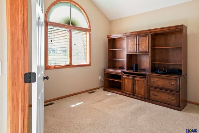 7746 Phares Drive, Lincoln, NE 68516