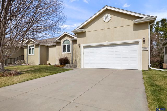 7746 Phares Drive, Lincoln, NE 68516