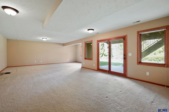 7746 Phares Drive, Lincoln, NE 68516