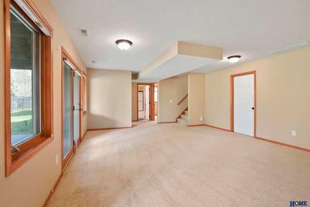 7746 Phares Drive, Lincoln, NE 68516