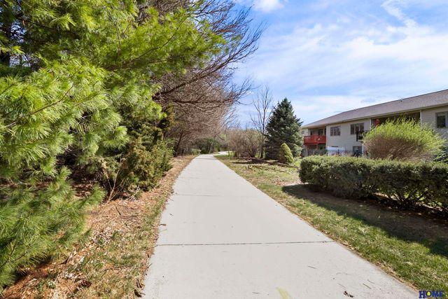 7746 Phares Drive, Lincoln, NE 68516