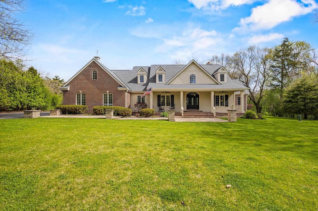 W326N4714 Buckhorn Drive, Nashotah, WI 53058