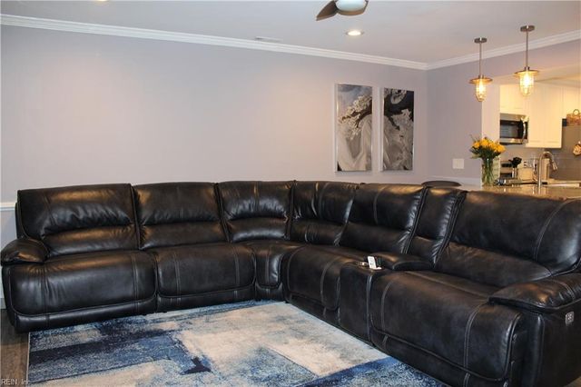 20 Corwin CIR, Hampton, VA 23666