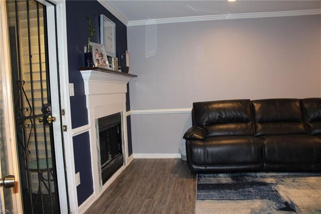 20 Corwin CIR, Hampton, VA 23666