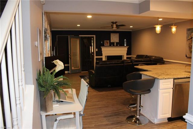 20 Corwin CIR, Hampton, VA 23666