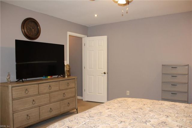 20 Corwin CIR, Hampton, VA 23666