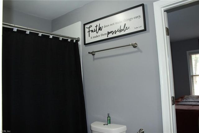 20 Corwin CIR, Hampton, VA 23666