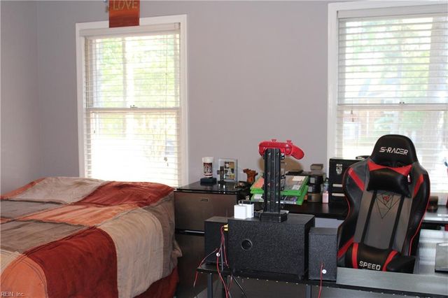 20 Corwin CIR, Hampton, VA 23666