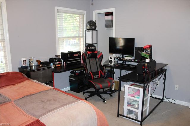 20 Corwin CIR, Hampton, VA 23666