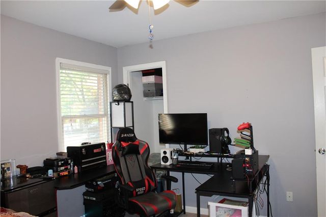 20 Corwin CIR, Hampton, VA 23666