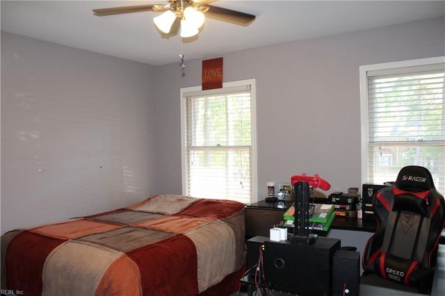 20 Corwin CIR, Hampton, VA 23666