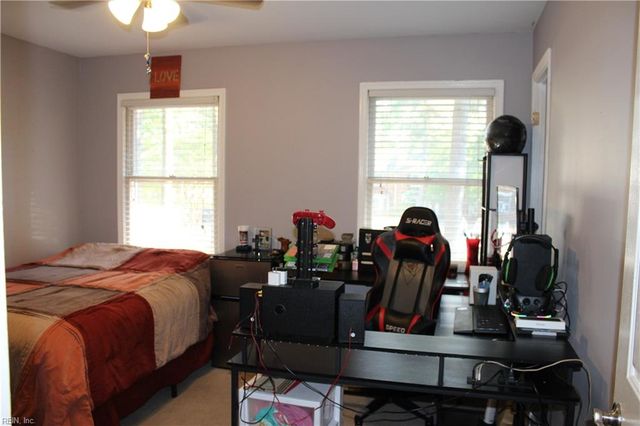 20 Corwin CIR, Hampton, VA 23666