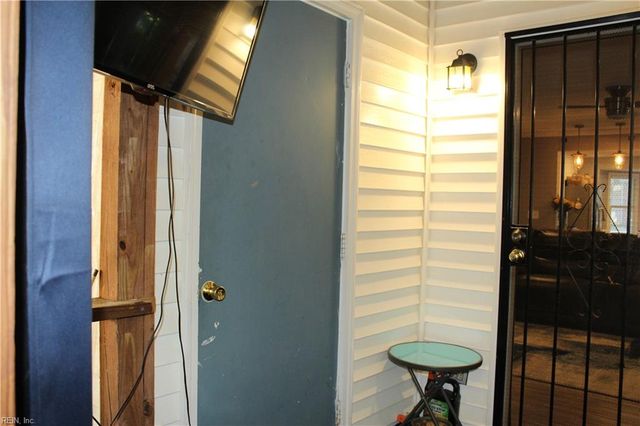 20 Corwin CIR, Hampton, VA 23666