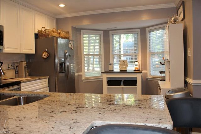 20 Corwin CIR, Hampton, VA 23666