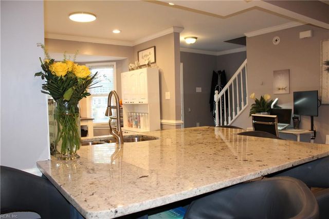 20 Corwin CIR, Hampton, VA 23666
