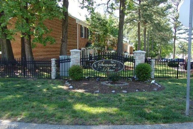 20 Corwin CIR, Hampton, VA 23666