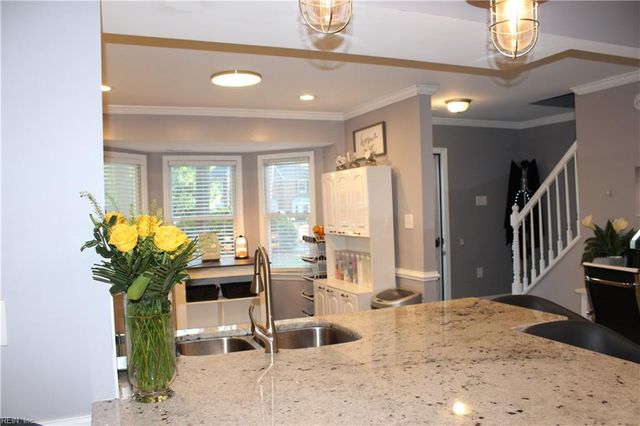 20 Corwin CIR, Hampton, VA 23666