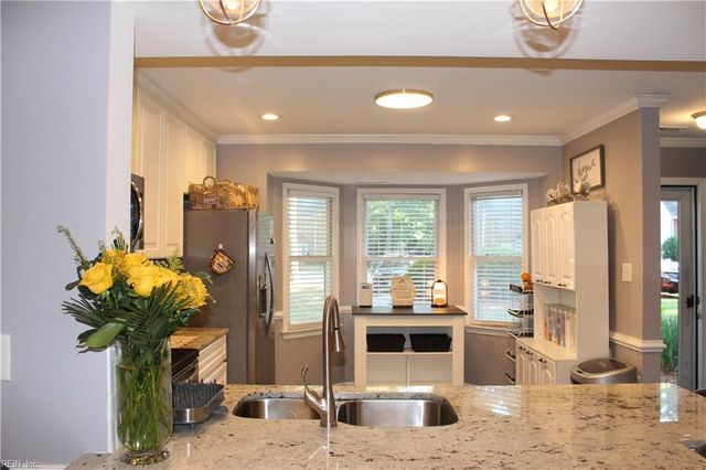 20 Corwin CIR, Hampton, VA 23666