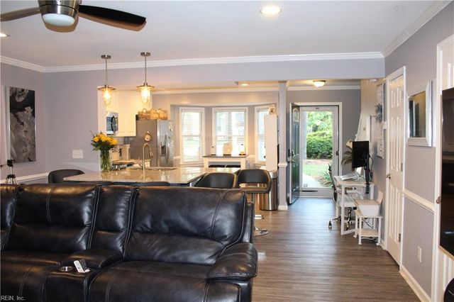 20 Corwin CIR, Hampton, VA 23666