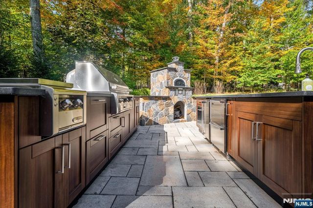 7 Brookside Drive, Upper Saddle River, NJ 07458