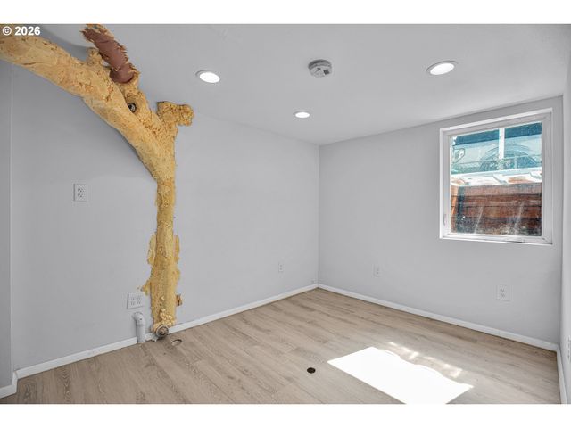 5636 N DELAWARE Ave, Portland, OR 97217