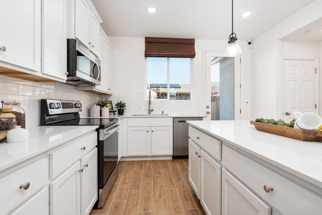 Image 12 of property listing at 6544 E Blushing Drive, Fresno, CA 93727