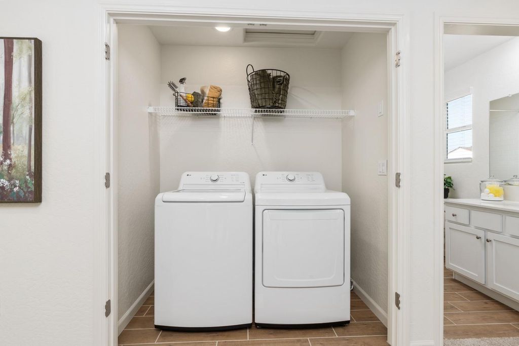 Image 24 of property listing at 6544 E Blushing Drive, Fresno, CA 93727