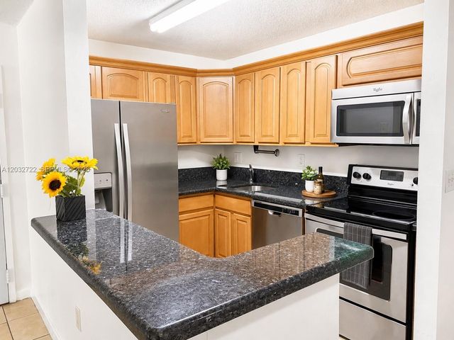 15630 SW 80th St I-210, Miami, FL 33193