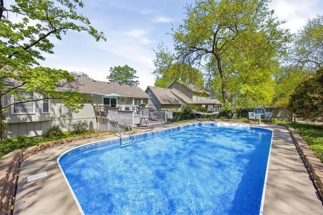 7805 W 114 Terrace, Overland Park, KS 66210