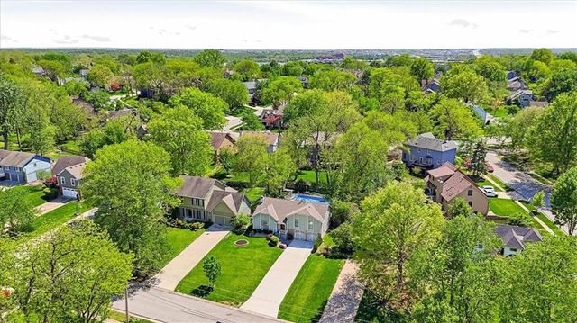 7805 W 114 Terrace, Overland Park, KS 66210
