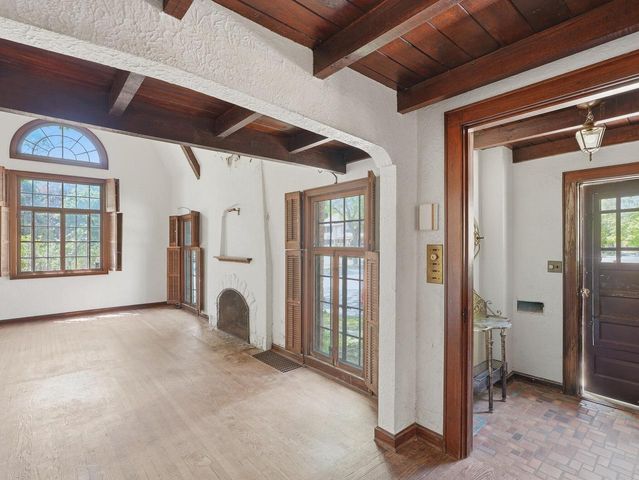 1555 E Olive STREET, Shorewood, WI 53211
