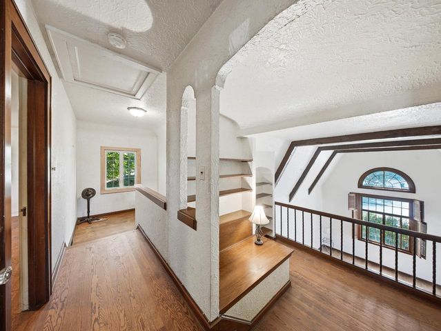 1555 E Olive STREET, Shorewood, WI 53211