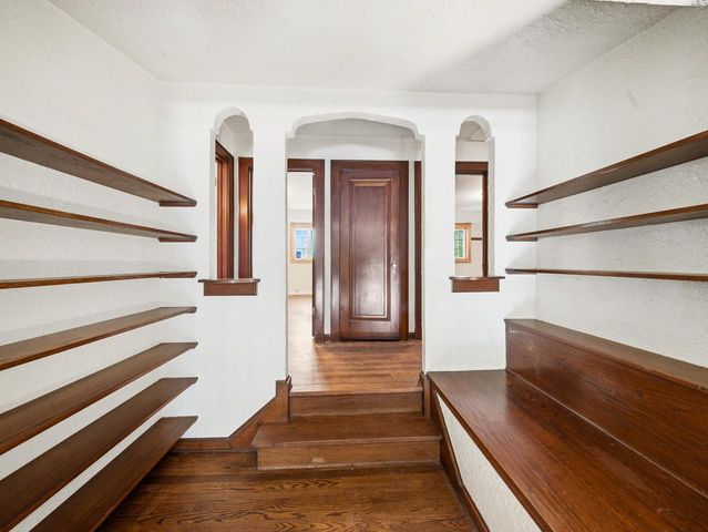 1555 E Olive STREET, Shorewood, WI 53211