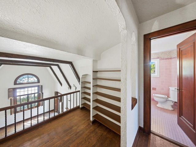 1555 E Olive STREET, Shorewood, WI 53211