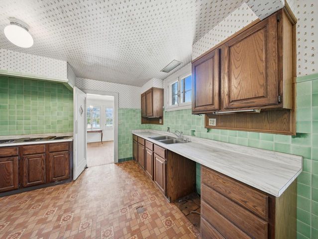 1555 E Olive STREET, Shorewood, WI 53211