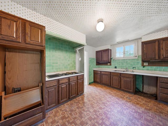 1555 E Olive STREET, Shorewood, WI 53211