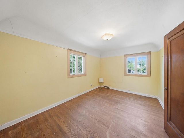 1555 E Olive STREET, Shorewood, WI 53211