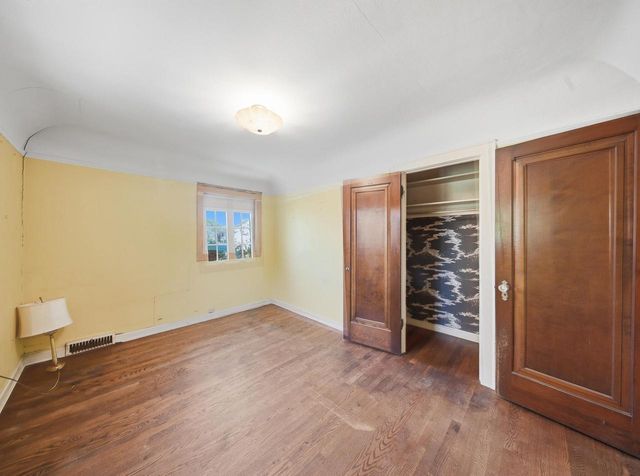 1555 E Olive STREET, Shorewood, WI 53211