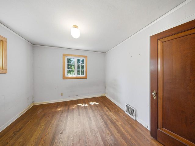1555 E Olive STREET, Shorewood, WI 53211