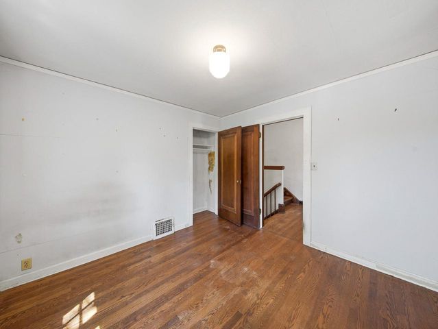1555 E Olive STREET, Shorewood, WI 53211
