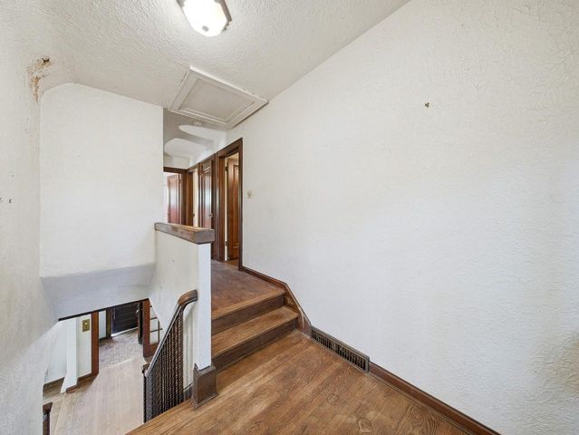 1555 E Olive STREET, Shorewood, WI 53211
