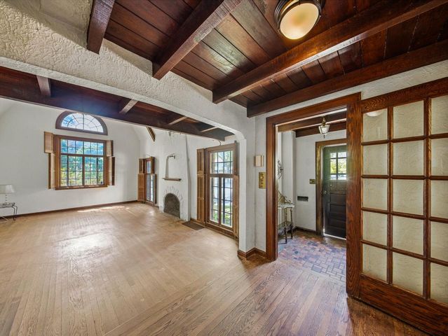 1555 E Olive STREET, Shorewood, WI 53211