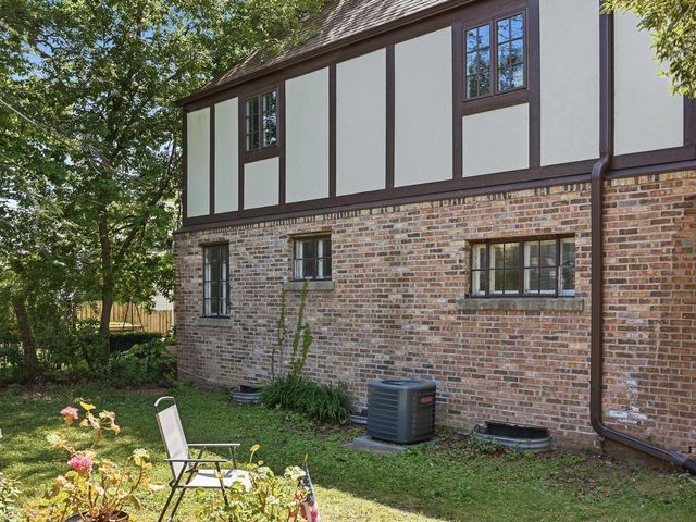 1555 E Olive STREET, Shorewood, WI 53211