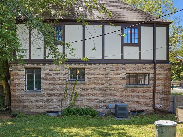 1555 E Olive STREET, Shorewood, WI 53211